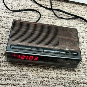 Vintage Emerson AM/FM Digital Alarm Clock Radio